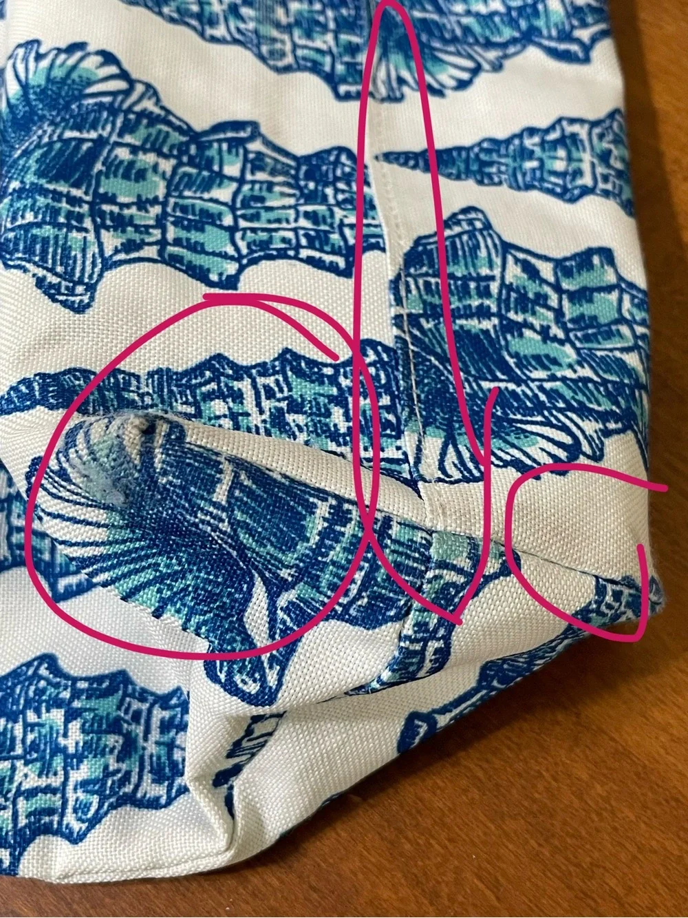Lilly Pulitzer for Estee Lauder Tote Bag White Turquoise Blue Shell Print Lined